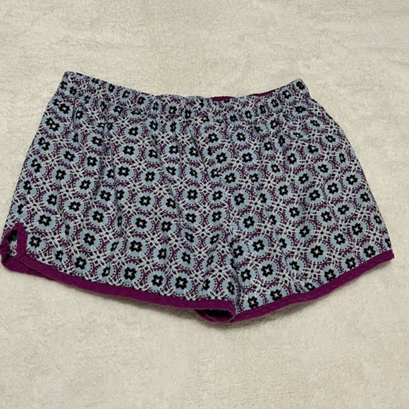 Bundle of 4 pajama bottoms. Size medium. 1 Top. Total of 5 - Picture 8 of 15